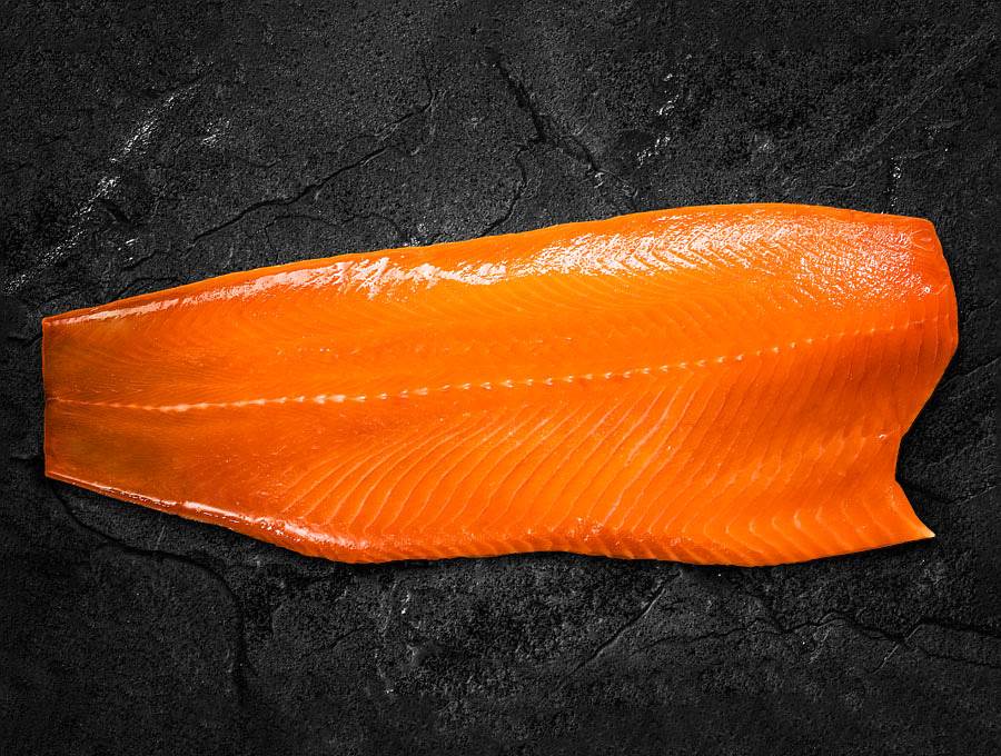 Helvetic Salmon kalt geräuchert ganze Seite (700 - 900 Gramm)